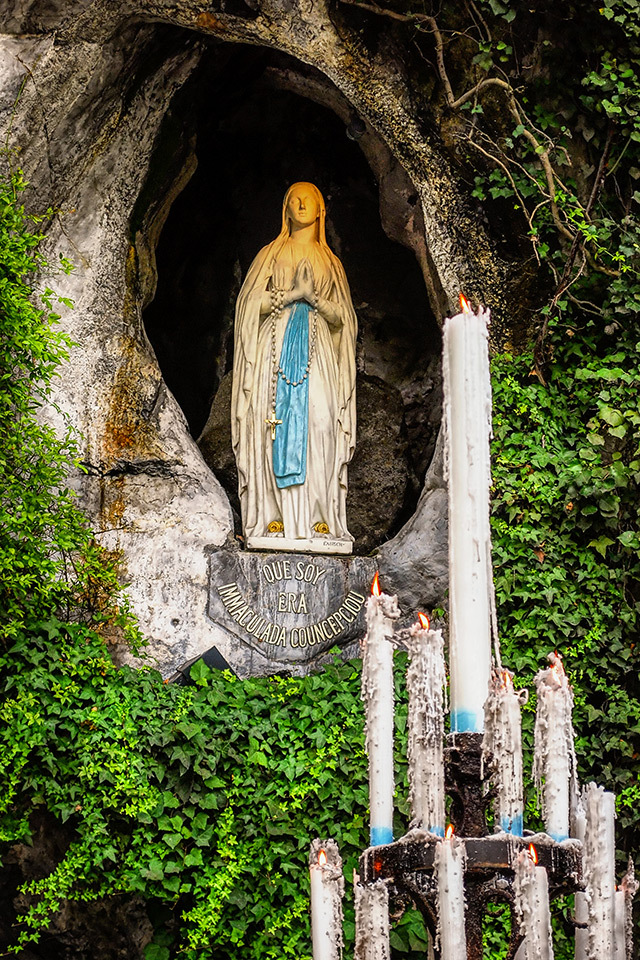 Grotte de Lourdes - France Sacred Sites Tour